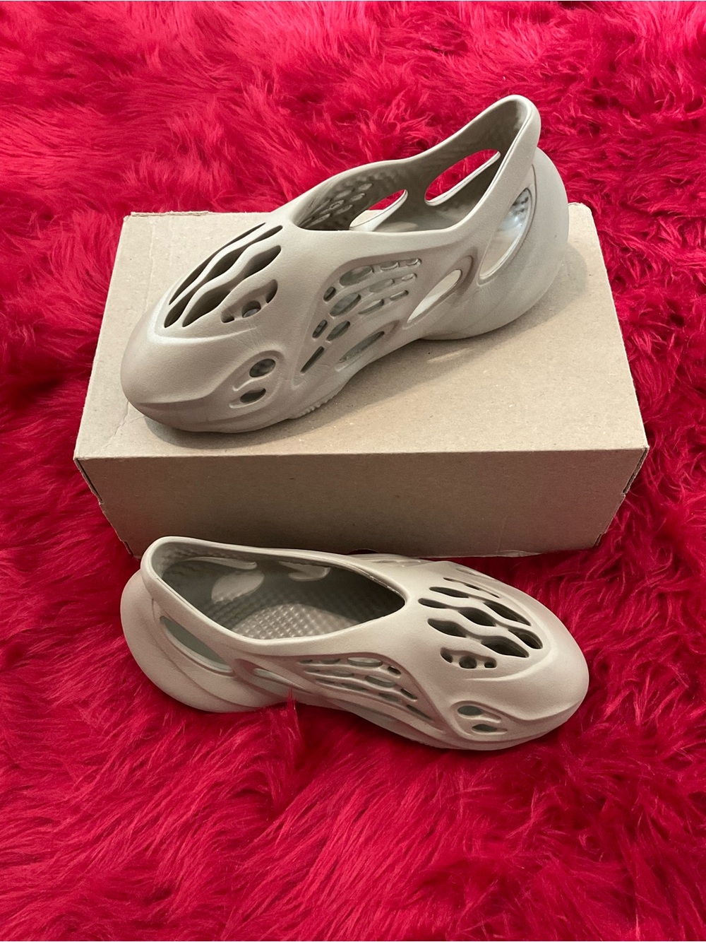 UNISEX YEEZY Foam Runners Slip-on Shoe
